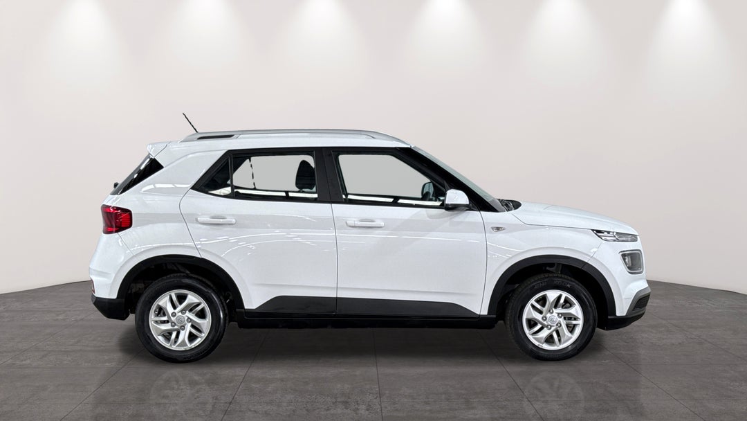 2025 Hyundai Venue Active, Automatic, 24265 km, Right Side View
