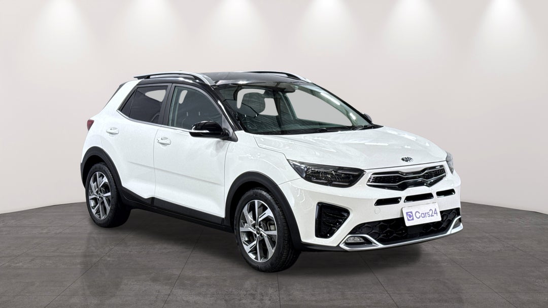 2020 Kia Stonic Gt-line, Automatic, 19887 km, Right Front Diagonal (45- Degree) View