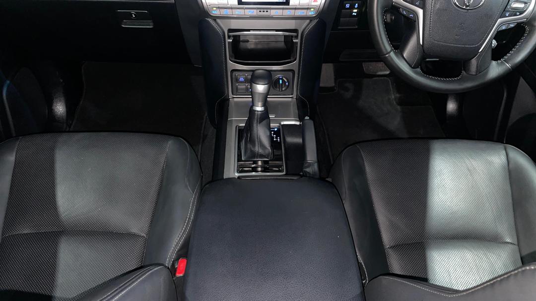2022 Toyota Landcruiser Prado Vx, Automatic, 73714 km, Center Console