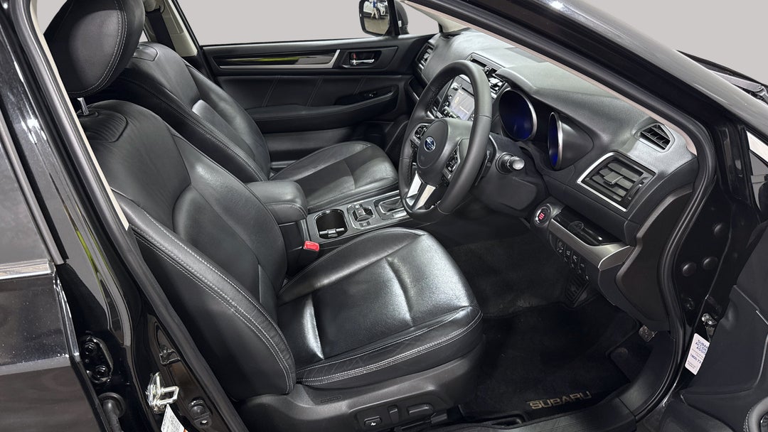 2016 Subaru Outback 2.5i Premium AWD, Automatic, 118627 km, Right Side Front Door Cabin View