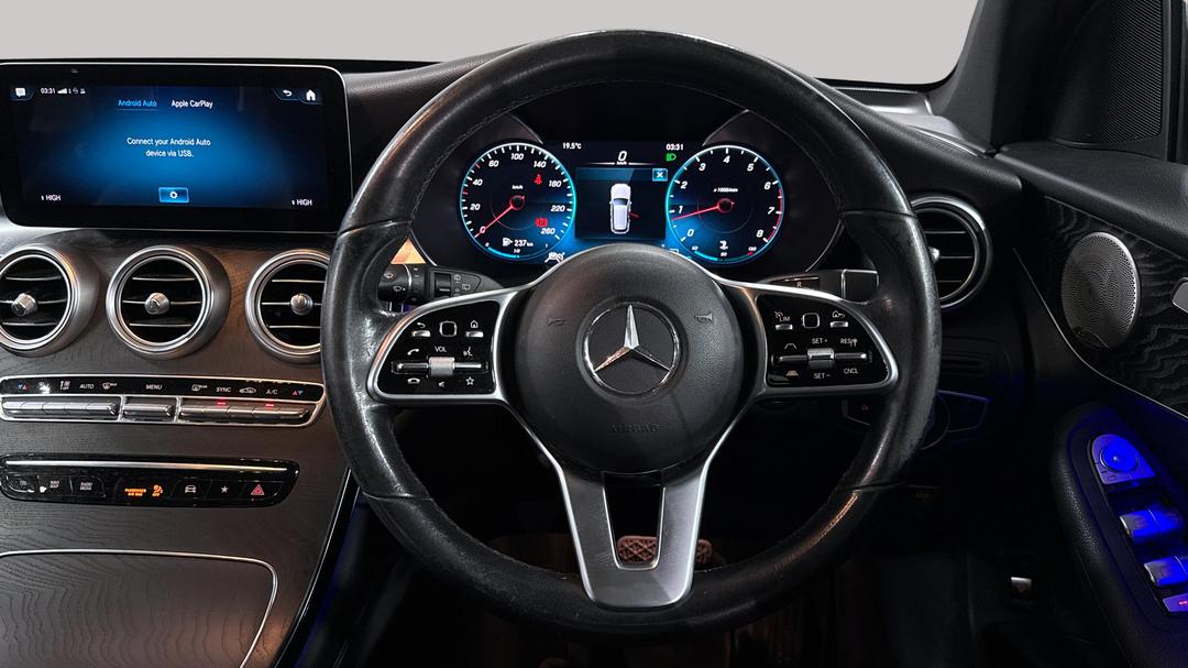 2020 Mercedes-benz GLC 300 4matic, Automatic, 78067 km, Steering Wheel Close-up