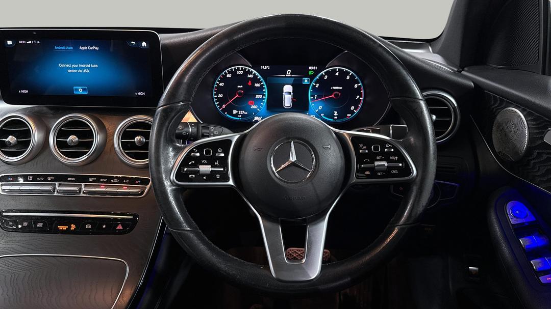 2020 Mercedes-benz GLC 300 4matic, Automatic, 78067 km, Steering Wheel Close-up