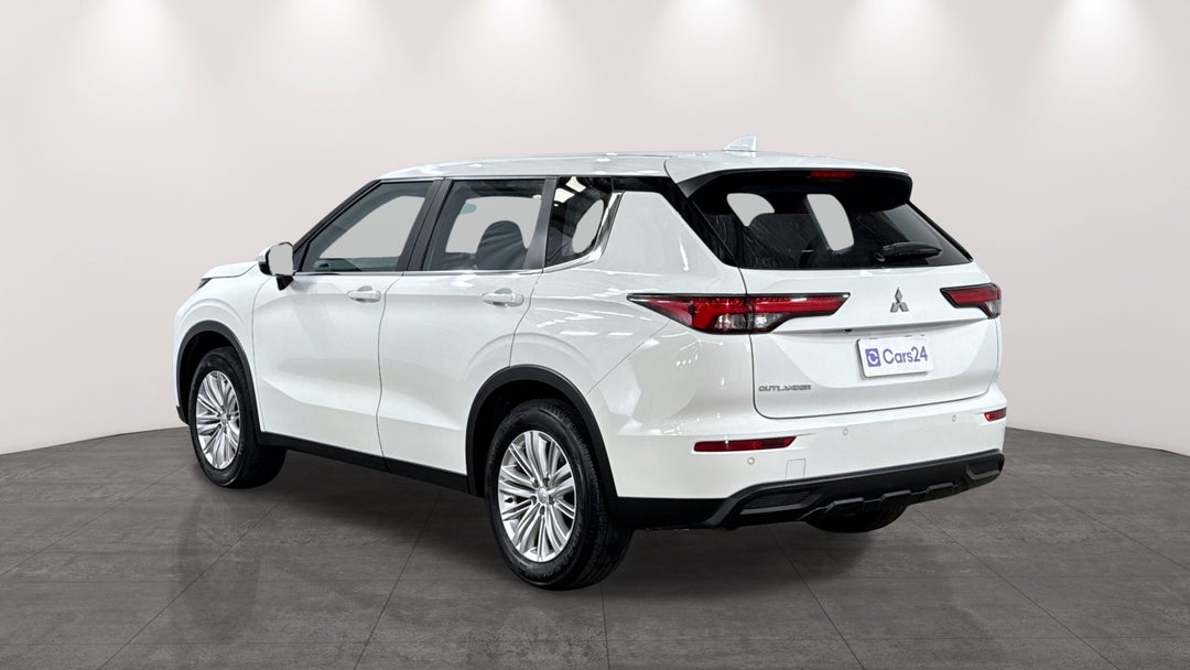 2023 Mitsubishi Outlander Es 7 Seat (2WD), Automatic, 52062 km, Left Back Diagonal (45- Degree) View
