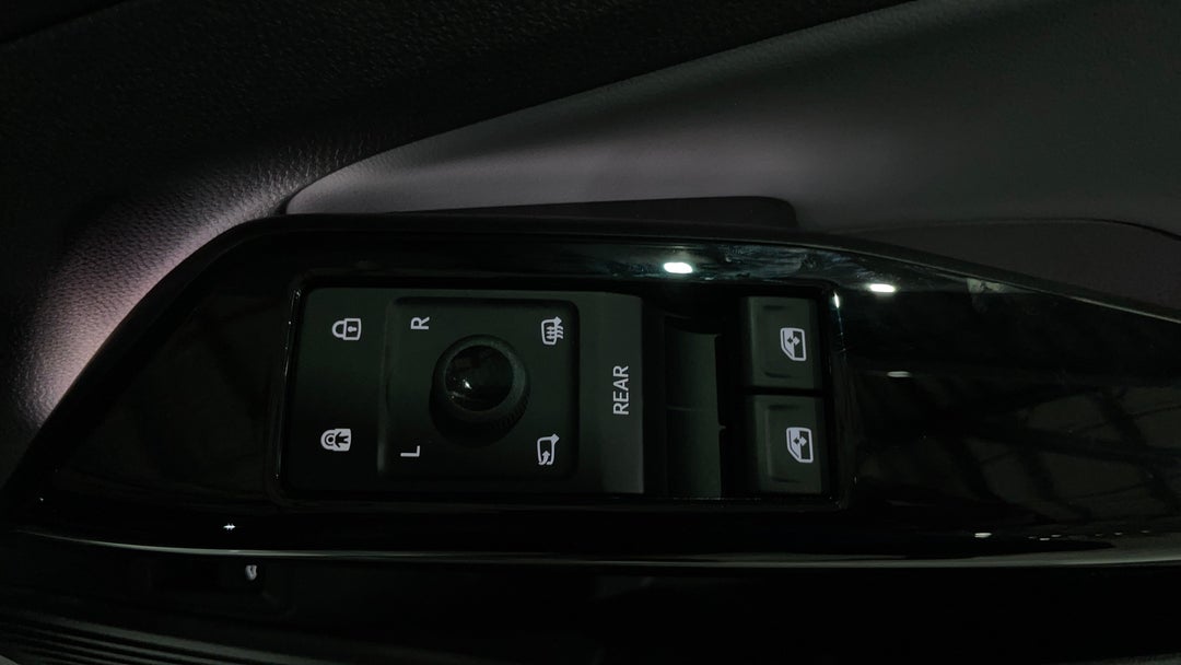 2025 Volkswagen Id.4 Pro, Automatic, 6405 km, Drivers Side Door Panel Controls
