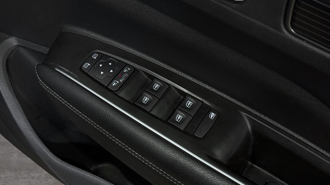 2023 Renault Koleos Zen (4x2), Automatic, 63556 km, Drivers Side Door Panel Controls