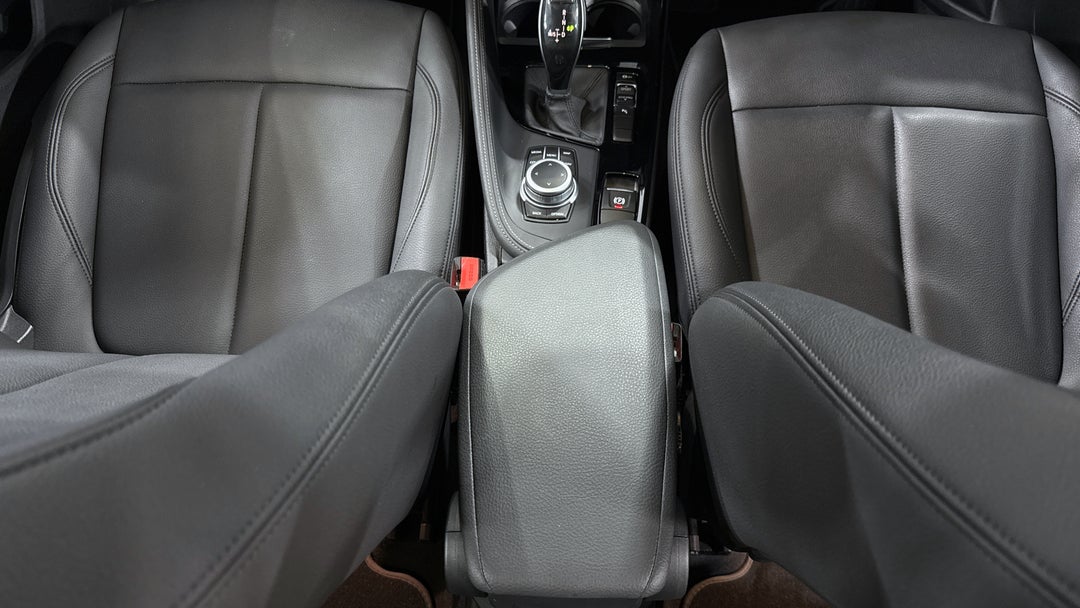 2020 BMW X1 sDrive 20i, Automatic, 44202 km, Center Console