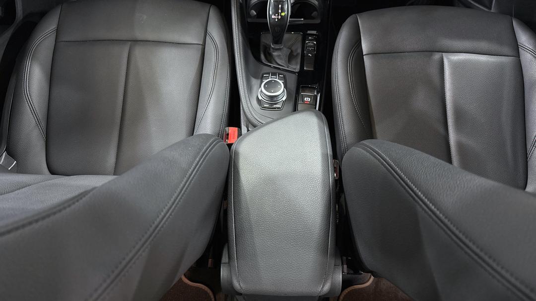 2020 BMW X1 sDrive 20i, Automatic, 44202 km, Center Console