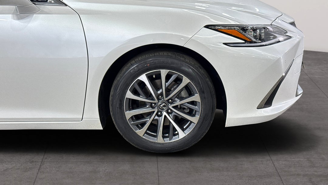 2023 Lexus Es300h Luxury (hybrid), Automatic, 15077 km, Right Front Wheel