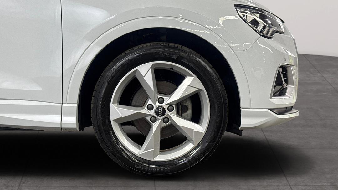2020 Audi Q3 35 Tfsi, Automatic, 38440 km, Right Front Wheel