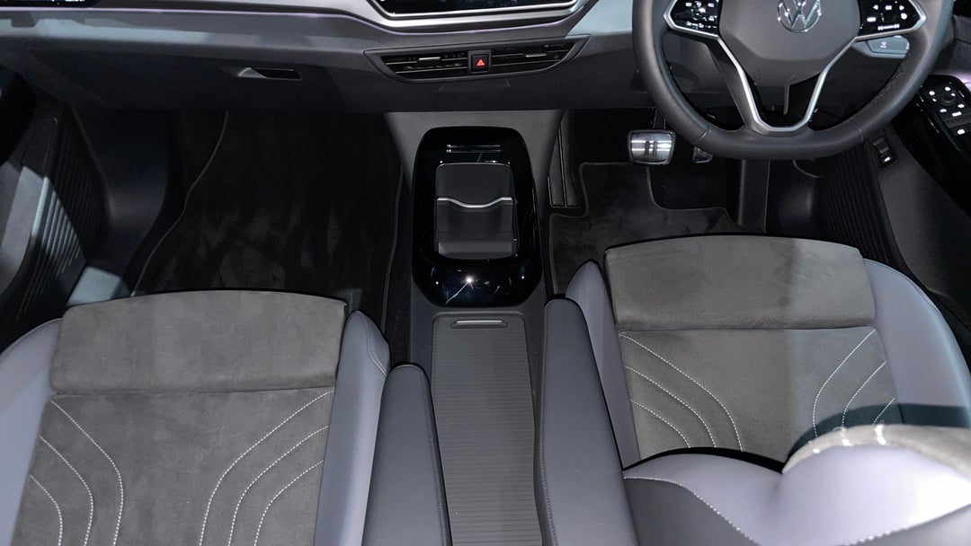 2025 Volkswagen Id.4 Pro, Automatic, 6405 km, Center Console