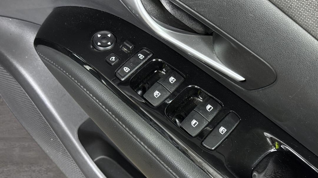 2023 Hyundai Tucson (FWD), Automatic, 41904 km, Drivers Side Door Panel Controls