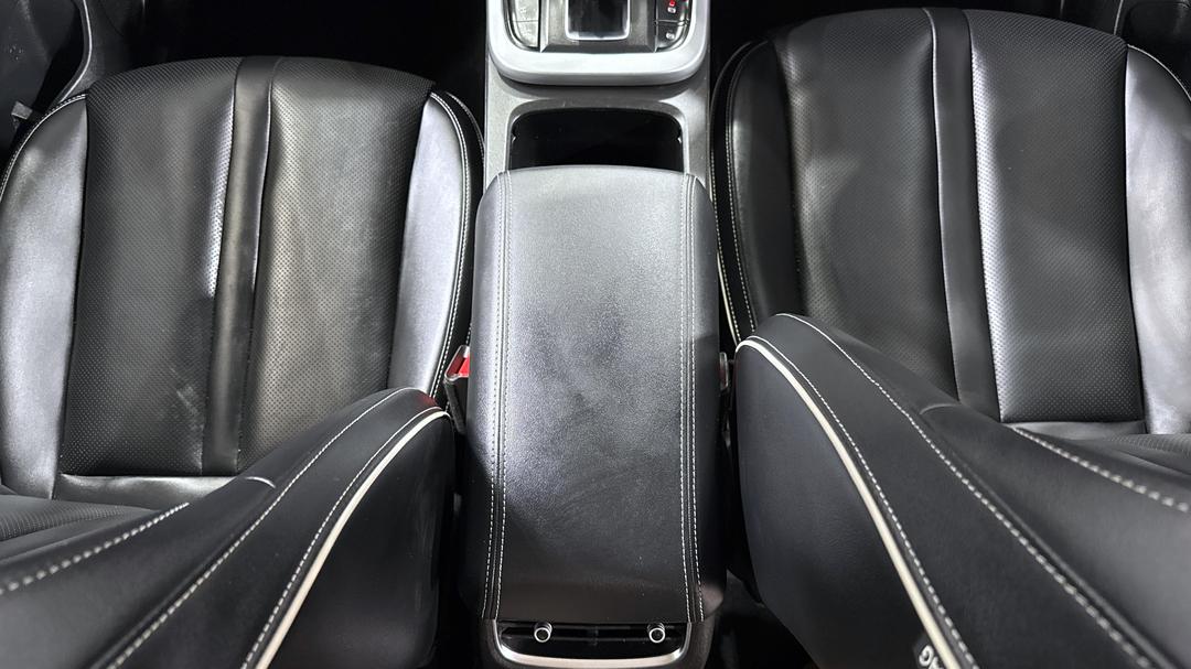 2025 GWM Tank 300 Ultra Diesel, Automatic, 27304 km, Center Console