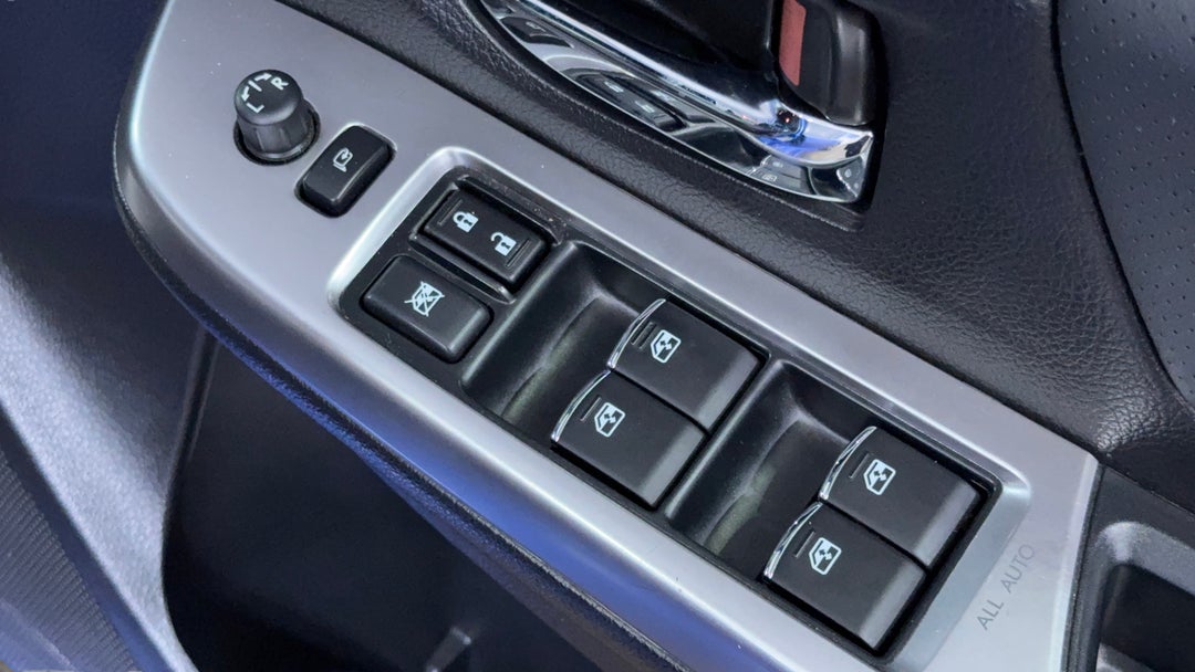 2016 Subaru WRX Premium (AWD), Manual, 137246 km, Drivers Side Door Panel Controls