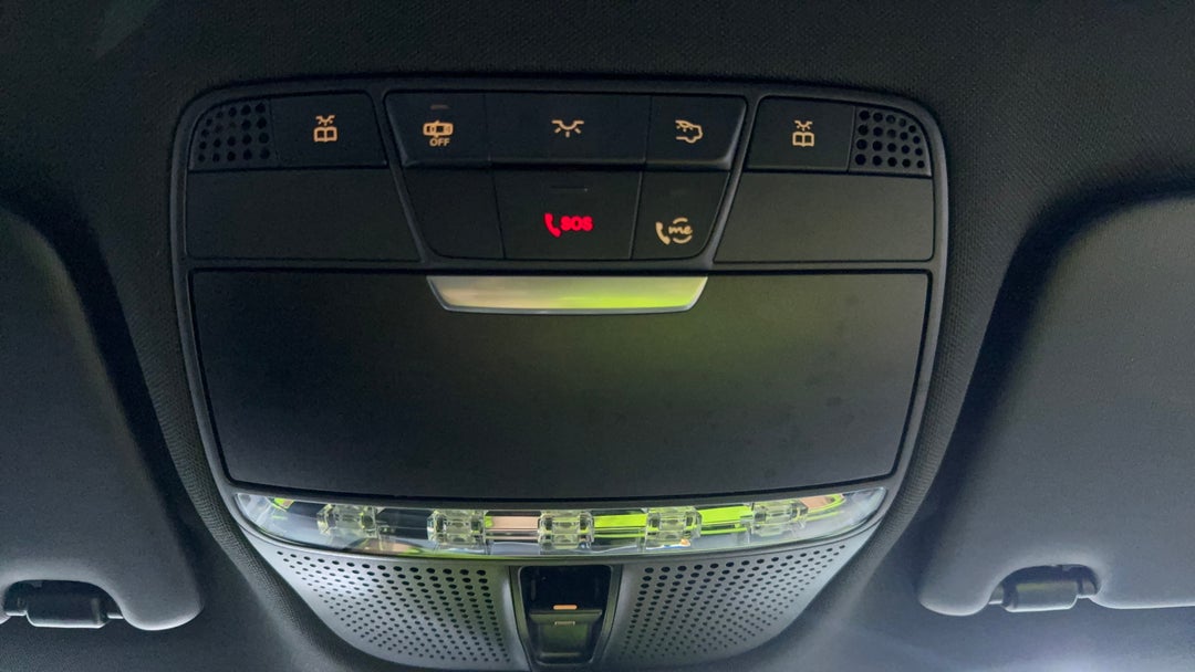 On-Roof Controls/Sunglass holder