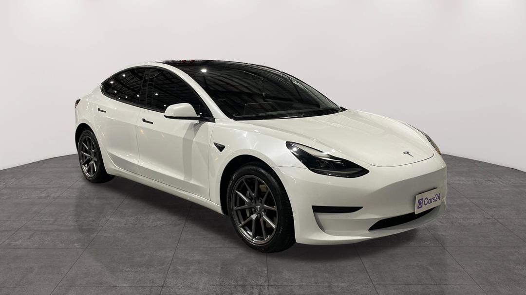 2021 Tesla Model 3 Standard Range Plus RWD, Automatic, 47747 km, Right Front Diagonal (45- Degree) View