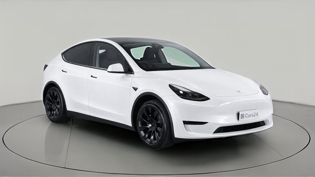 2024 Tesla Model Y Rear-wheel Drive, Automatic, 6383 km, Right Front Diagonal (45- Degree) View