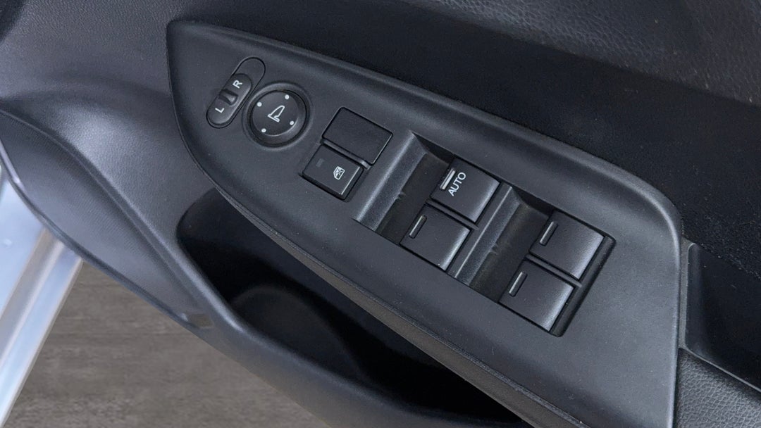 2017 Honda Jazz Vti, Automatic, 143412 km, Drivers Side Door Panel Controls