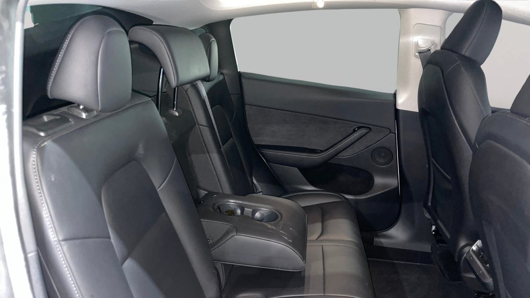 2023 Tesla Model Y Performance, Automatic, 32376 km, Right Side Rear Door Cabin View