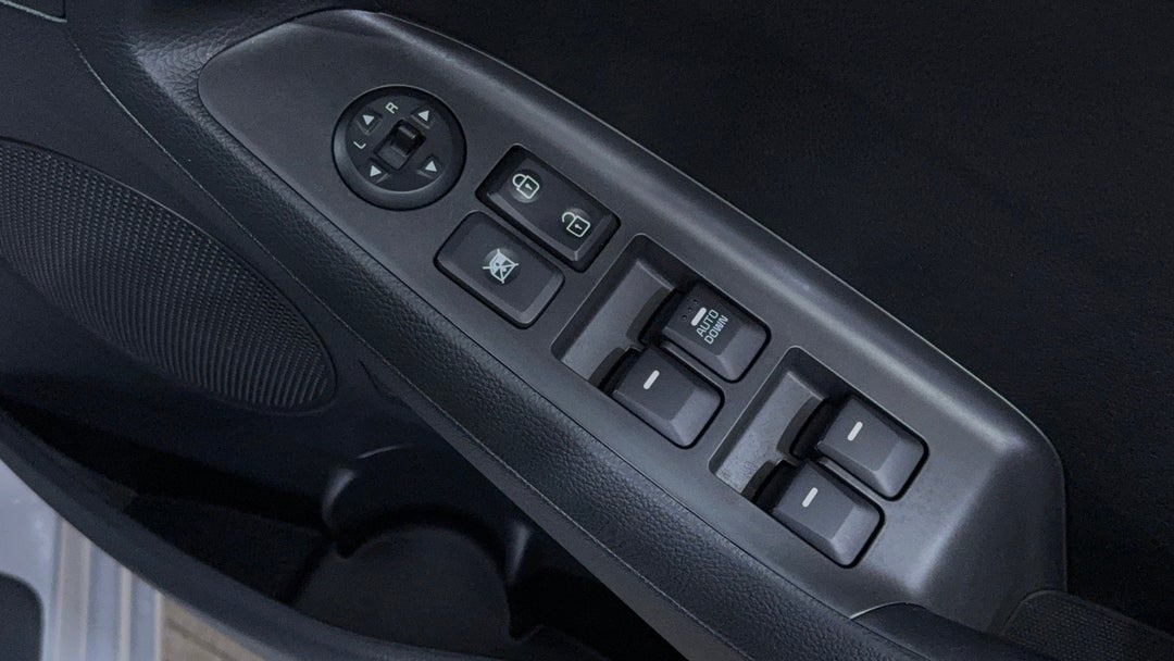 2017 Kia Cerato Sport, Automatic, 37017 km, Drivers Side Door Panel Controls