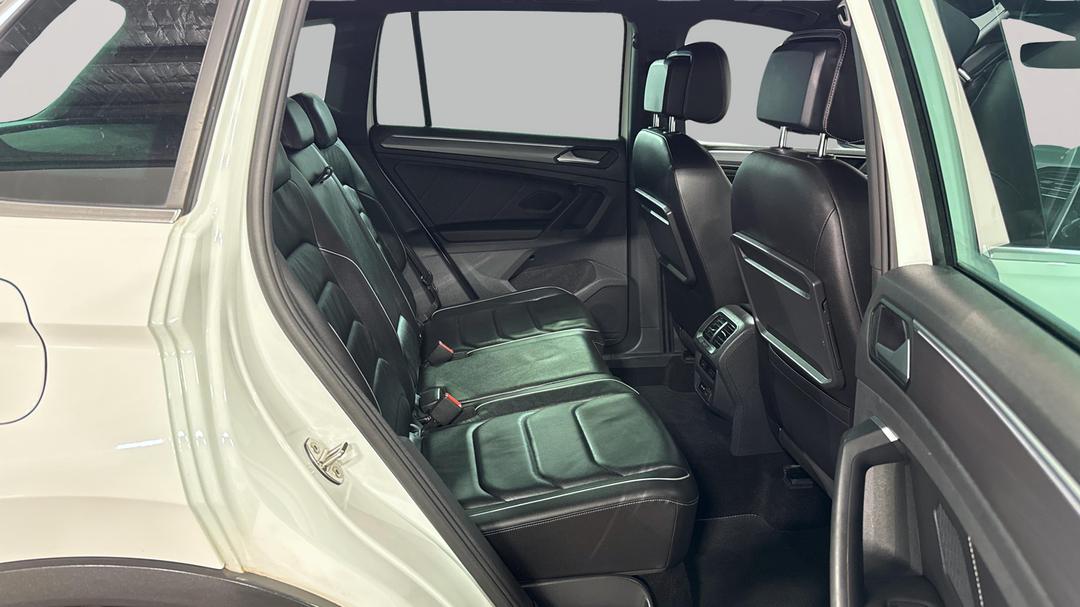 2020 Volkswagen Tiguan 162 Tsi Highline, Automatic, 53180 km, Right Side Rear Door Cabin View