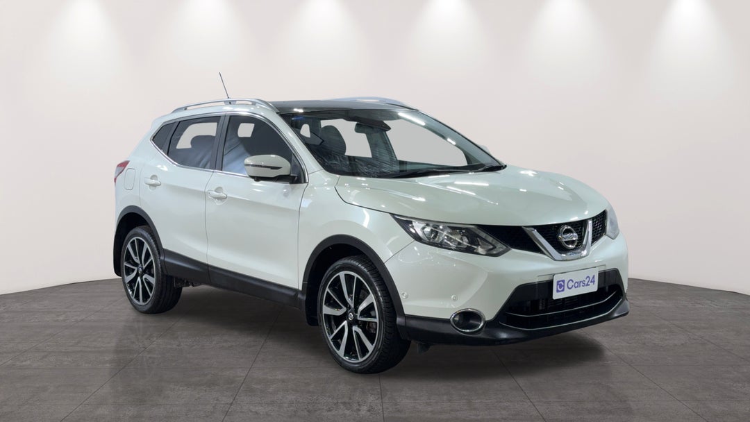 2016 Nissan Qashqai Ti, Automatic, 114532 km, Right Front Diagonal (45- Degree) View