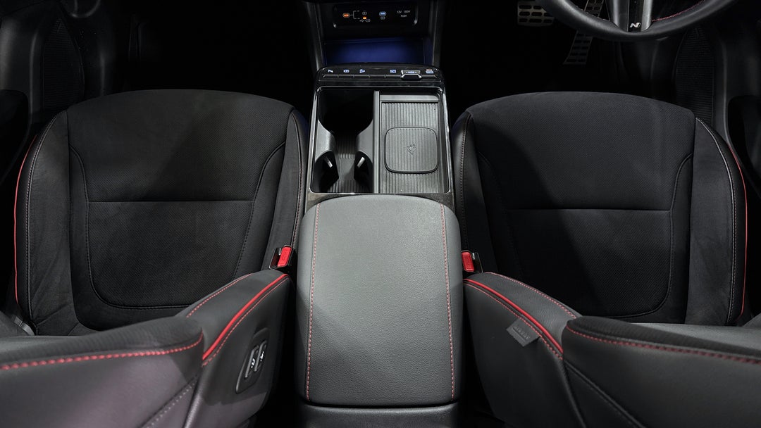 2025 Hyundai Tucson Premium N Line Hybrid (AWD), Automatic, 16163 km, Center Console