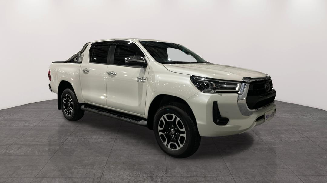 2022 Toyota Hilux Sr5 (4x4), Automatic, 31853 km, Right Front Diagonal (45- Degree) View