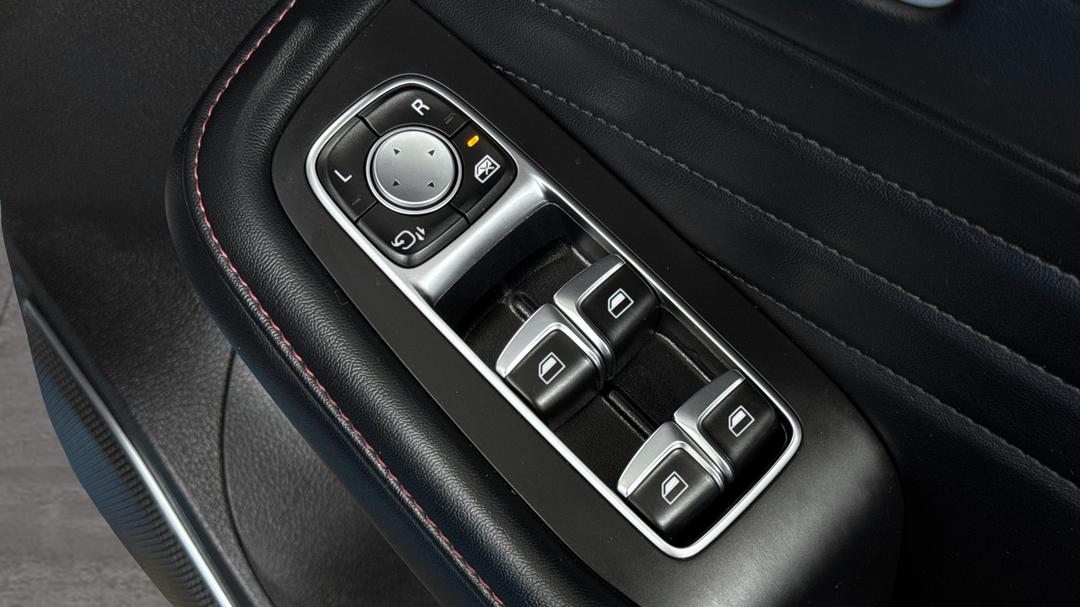 2022 MG HS Essence, Automatic, 78710 km, Drivers Side Door Panel Controls