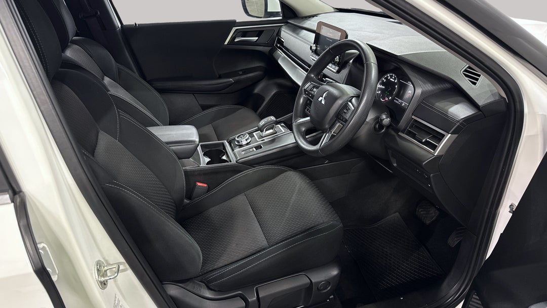 2023 Mitsubishi Outlander Es 7 Seat (2WD), Automatic, 52062 km, Right Side Front Door Cabin View
