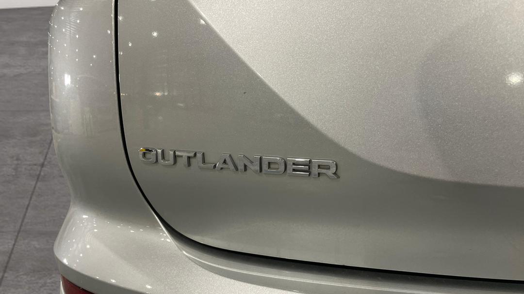 2024 Mitsubishi Outlander Es 7 Seat (2WD), Automatic, 54290 km, Badge (Boot Left Side)