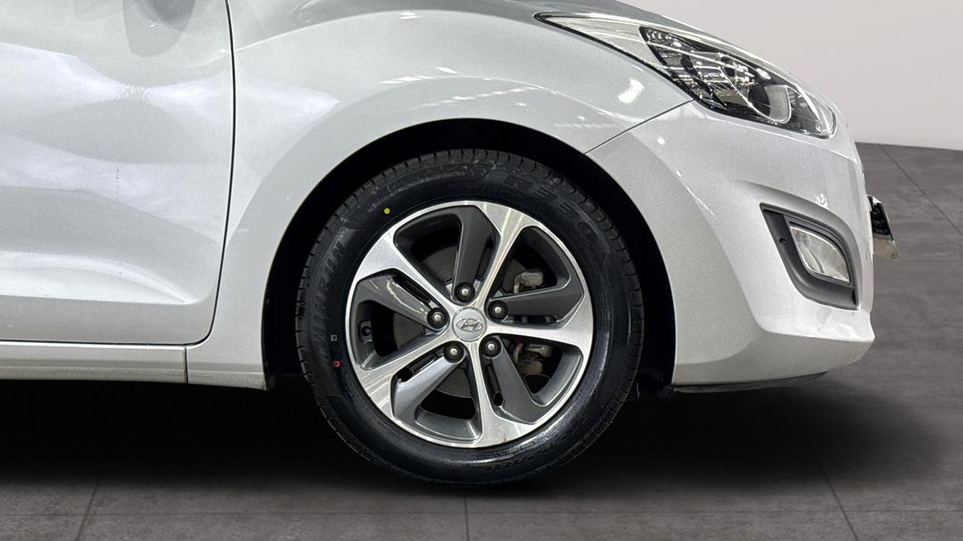2016 Hyundai i30 Active X, Automatic, 124970 km, Right Front Wheel