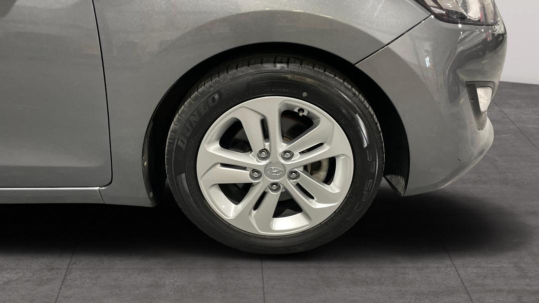 2016 Hyundai i30 Active X, Automatic, 96870 km, Right Front Wheel