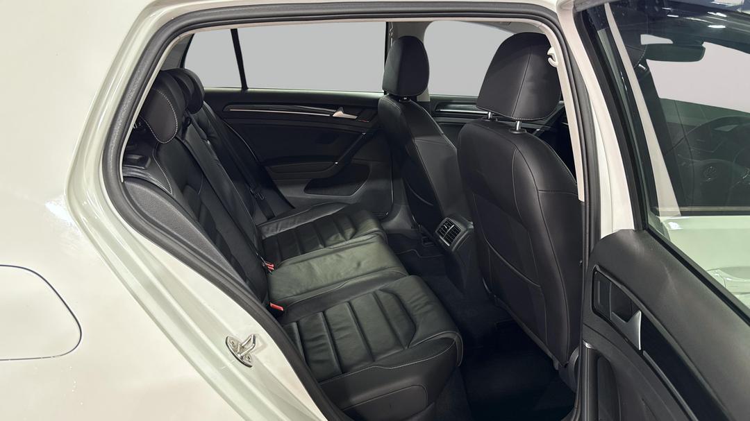 2019 Volkswagen Golf 110 Tsi Highline, Automatic, 81660 km, Right Side Rear Door Cabin View