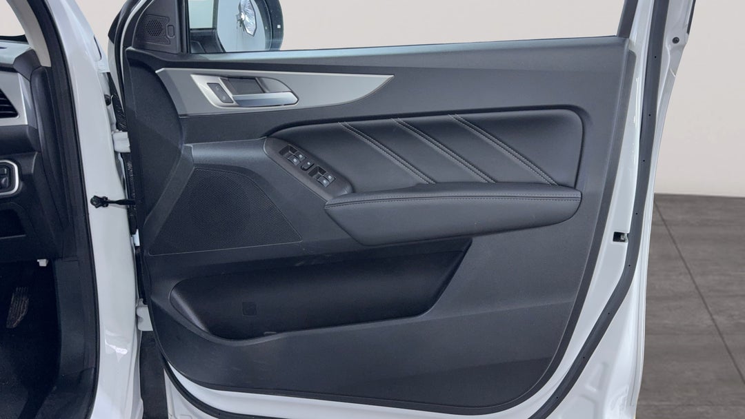 2024 GWM Ute Cannon-l (4x4), Automatic, 22476 km, Speaker View