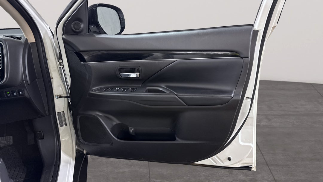 2020 Mitsubishi Outlander Ls 7 Seat (2WD), Automatic, 62579 km, Speaker View