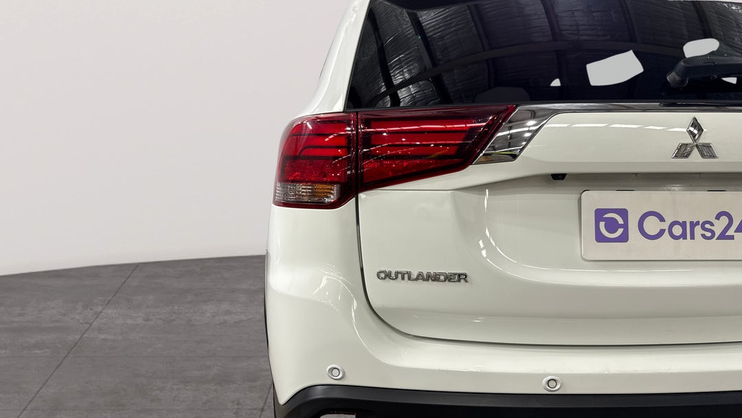 2020 Mitsubishi Outlander Ls 7 Seat (2WD), Automatic, 62579 km, Badge (Boot Left Side)