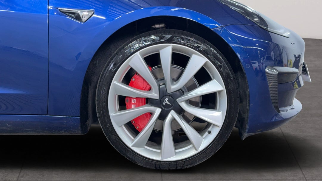 2021 Tesla Model 3 Standard Range Plus RWD, Automatic, 52580 km, Right Front Wheel