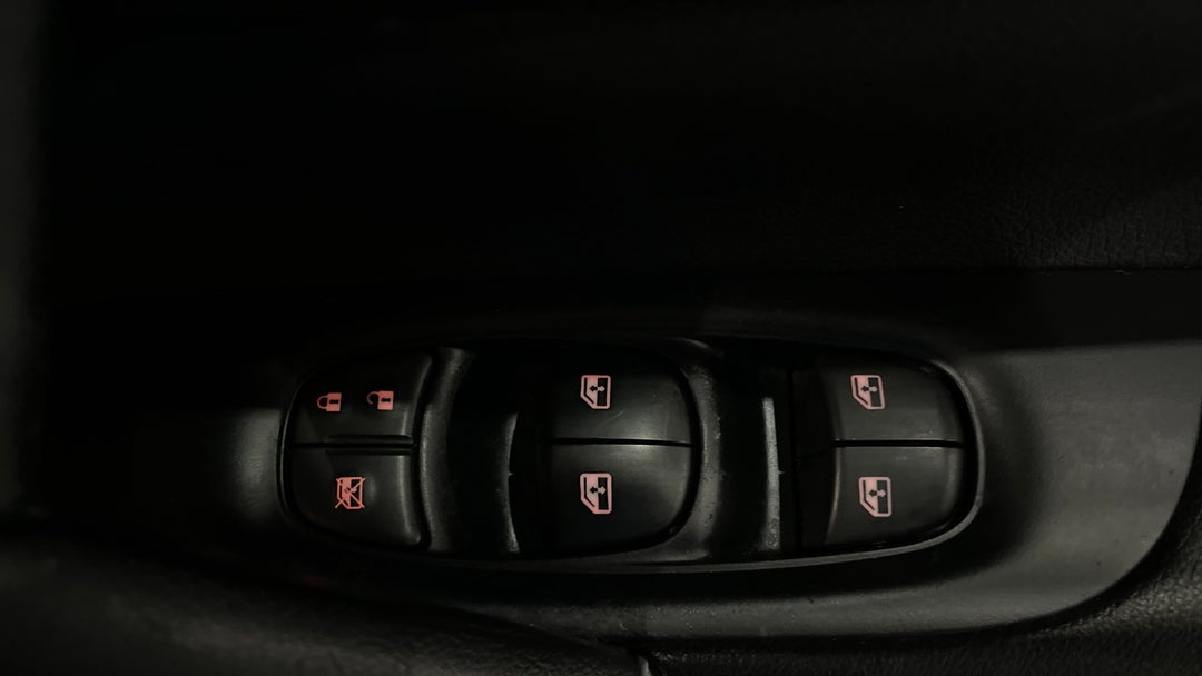 2017 Nissan Qashqai St-l, Automatic, 151809 km, Drivers Side Door Panel Controls