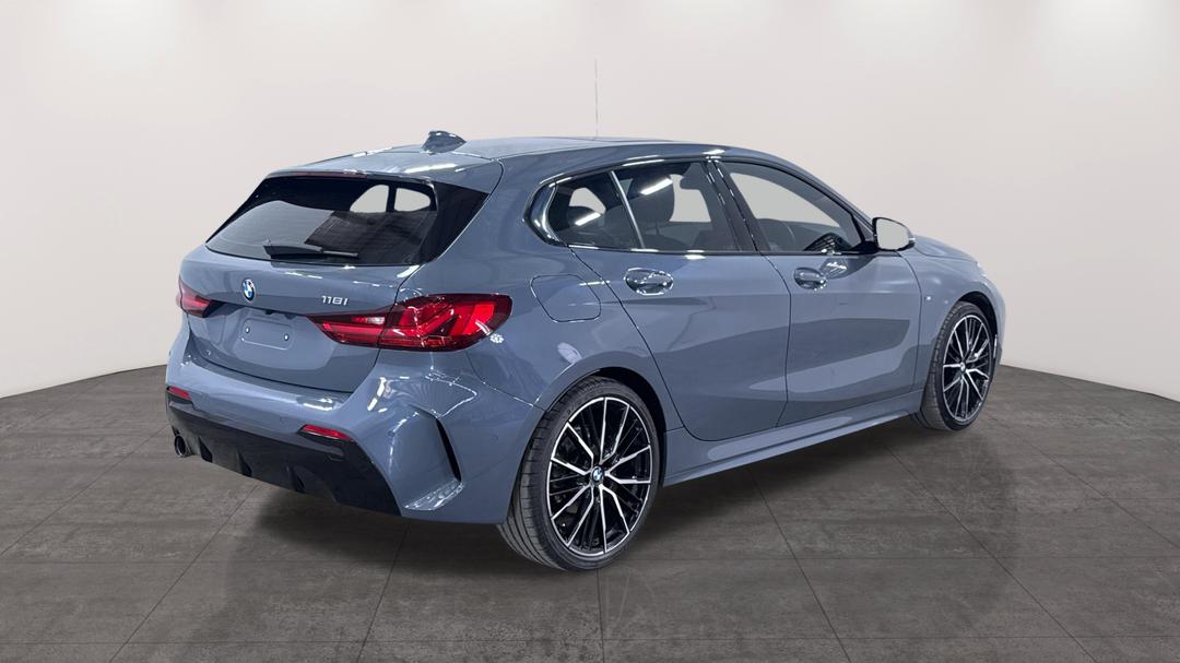 2020 BMW 1 18i M Sport, Automatic, 33680 km, Right Back Diagonal (45- Degree) View