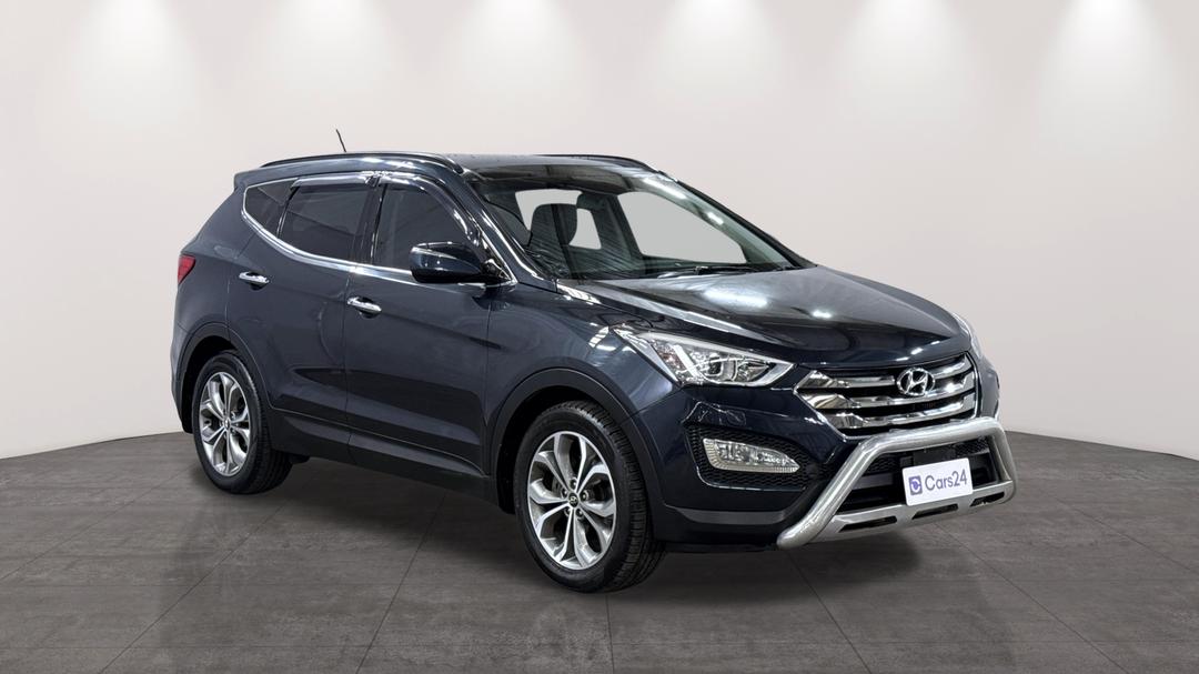 2013 Hyundai Santa Fe Highlander Crdi (4x4), Automatic, 125474 km, Right Front Diagonal (45- Degree) View