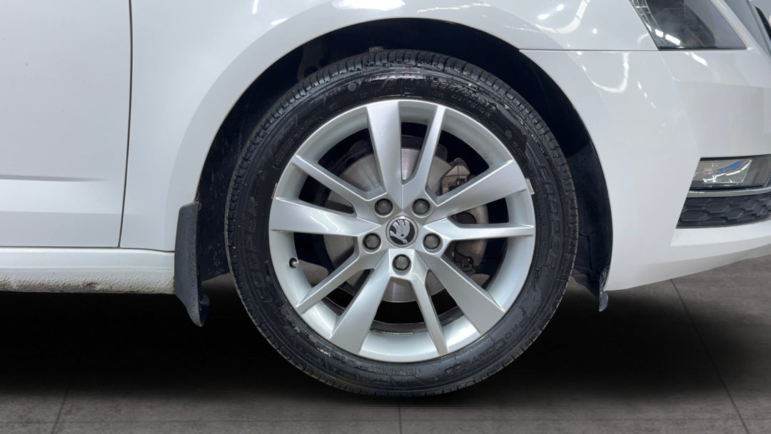 2017 SKODA Octavia 110 Tsi, Automatic, 146749 km, Right Front Wheel