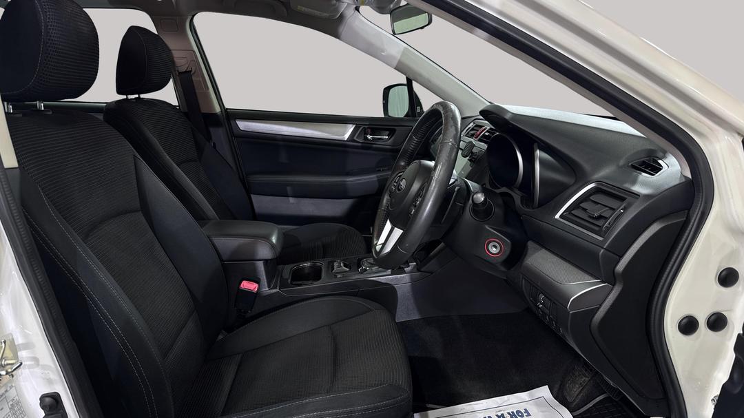 2017 Subaru Outback 2.5i  AWD, Automatic, 135924 km, Right Side Front Door Cabin View