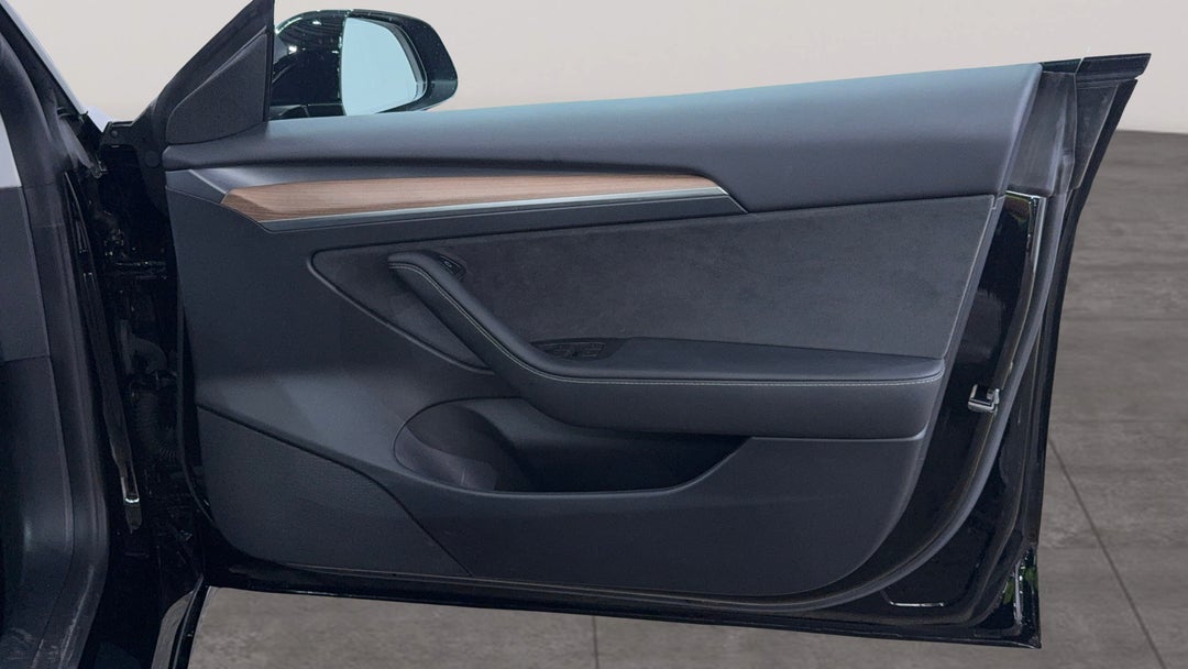 2023 Tesla Model 3 Long Range, Automatic, 9232 km, Speaker View