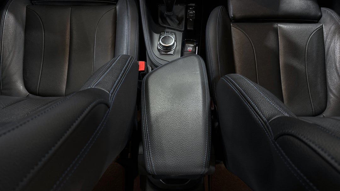 2022 BMW X1 sDrive 20i, Automatic, 38397 km, Center Console