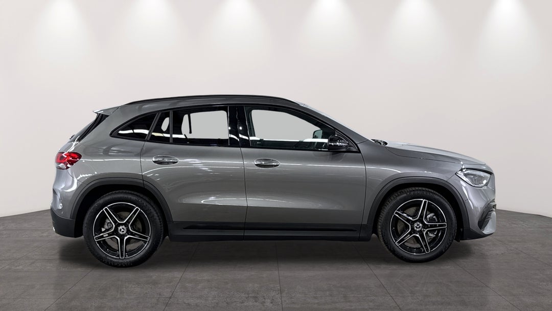 2022 Mercedes-benz GLA 250 4matic, Automatic, 33906 km, Right Side View