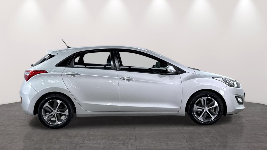 2016 Hyundai i30 Active X, Automatic, 124970 km, Right Side View
