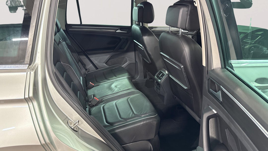 2018 Volkswagen Tiguan 162 Tsi Highline, Automatic, 81232 km, Right Side Rear Door Cabin View