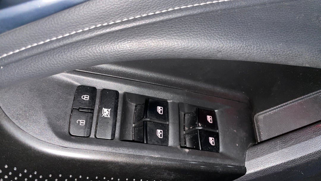 2022 LDV D90 Executive (2WD), Automatic, 62278 km, Drivers Side Door Panel Controls