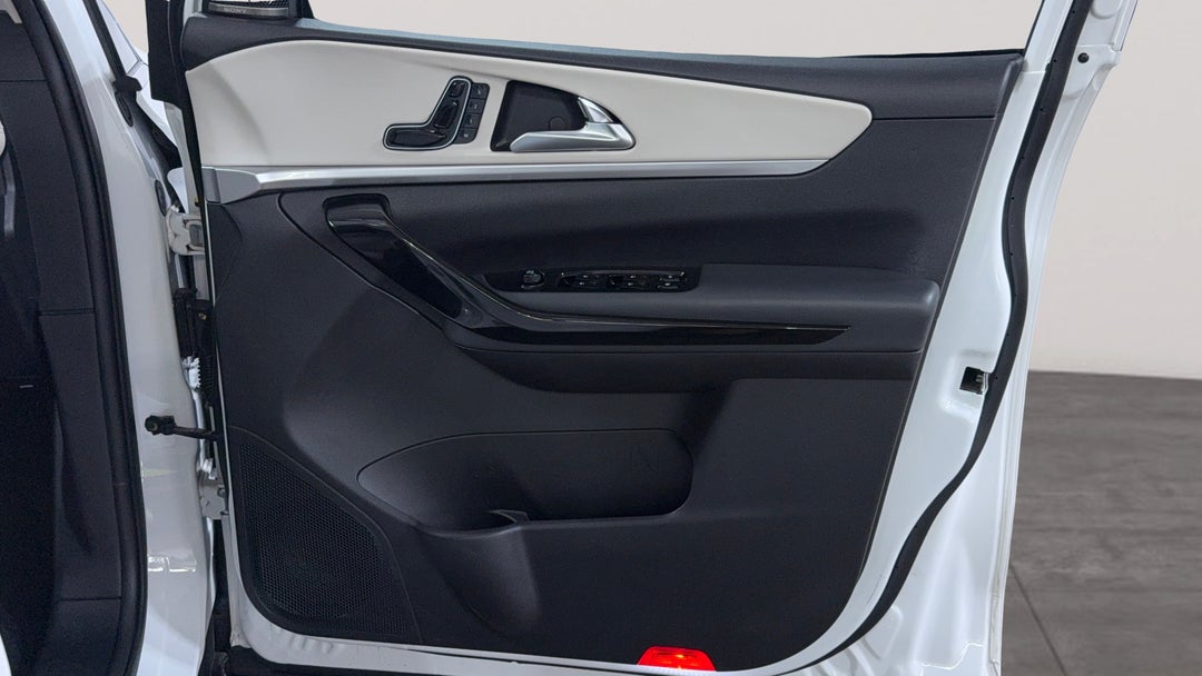 2024 Mahindra Xuv700 Ax7l, Automatic, 14683 km, Speaker View