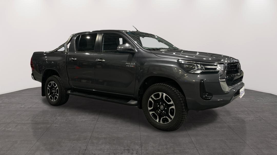 2021 Toyota Hilux Sr5 (4x4), Automatic, 56369 km, Right Front Diagonal (45- Degree) View